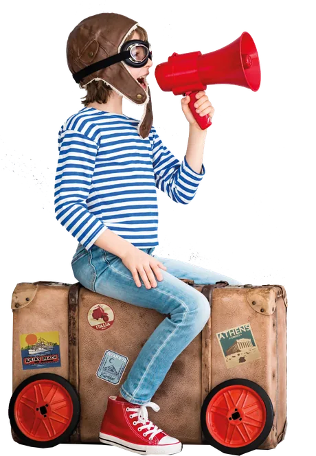 Kind dat vol zelfvertrouwen zijn stem laat horen