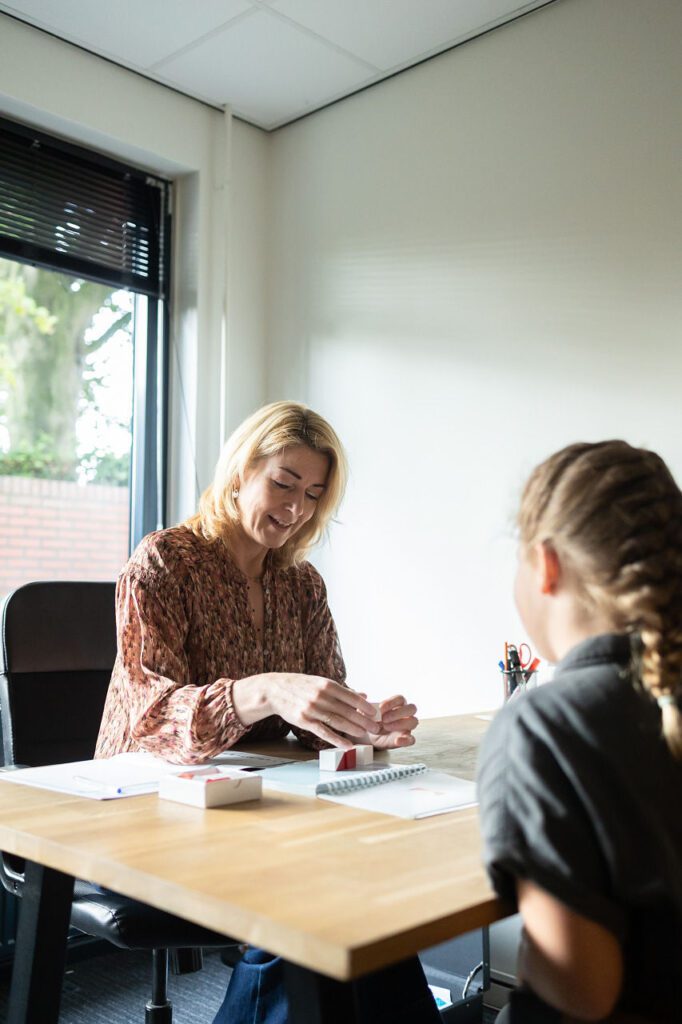 Linda die onderzoek doet bij Zelf-ver-standig