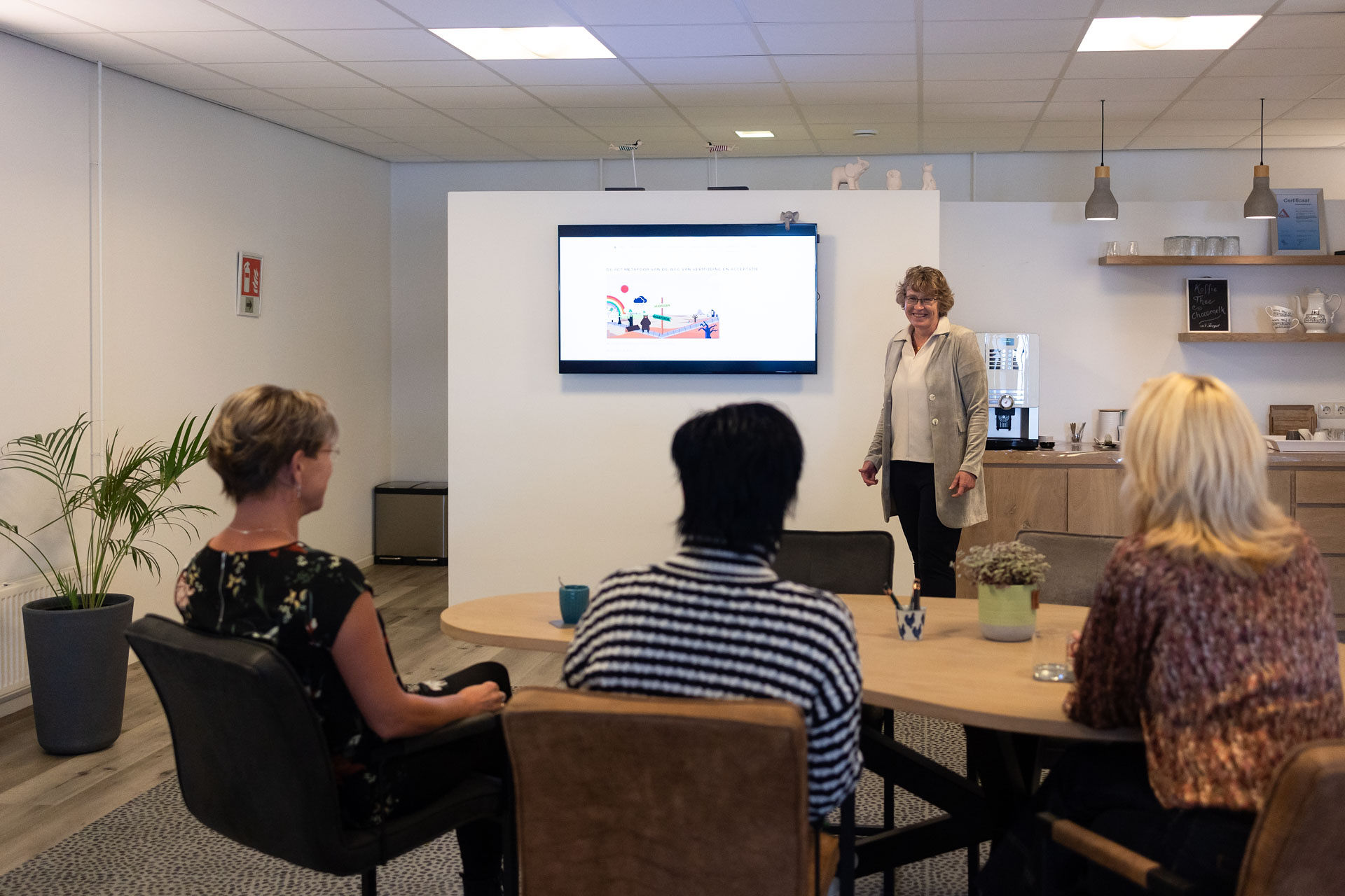 Gesprek waarin ouders advies krijgen over zorgen over hun kind